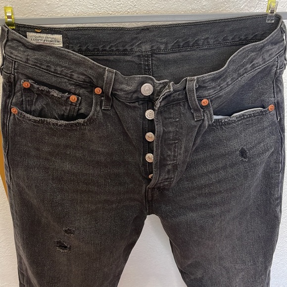 EUC black Levi’s 501 skinny jeans size 28 - Picture 3 of 6